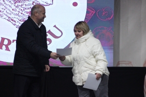 В Чадыр-Лунге отметили грамотами победителей конкурса на лучшую домашнюю продукцию и вино