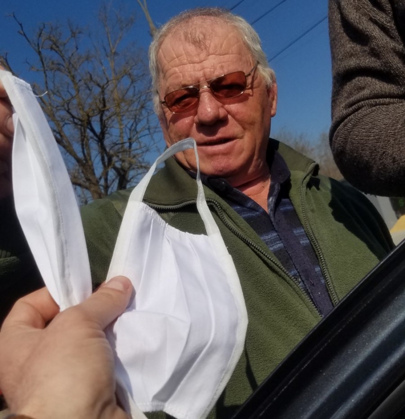 В Чадыр-Лунге продолжают раздавать маски