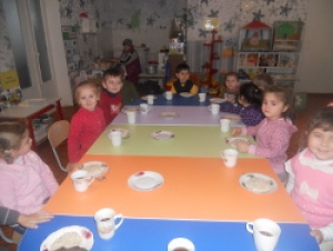 В городских детских садах обновляют мебель