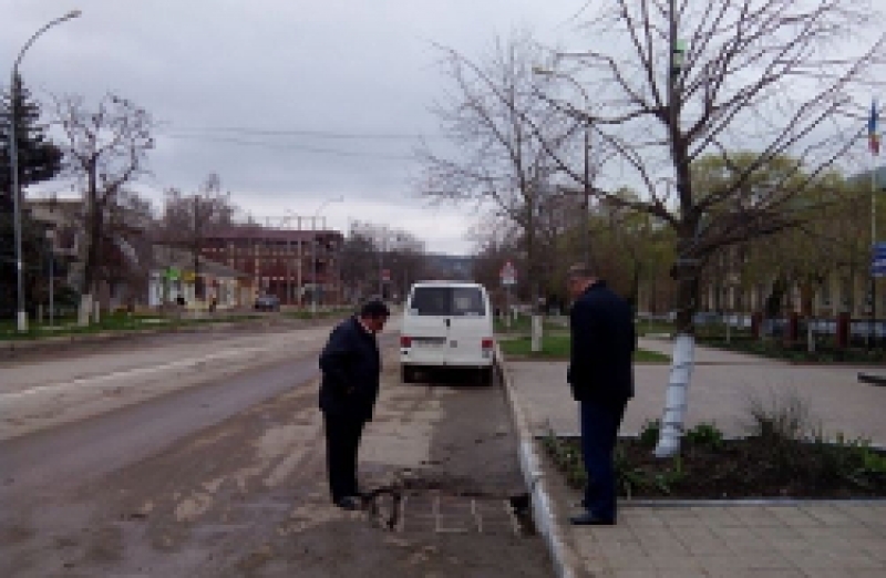 В Чадыр-Лунге проводятся работы по очистке водоотводов