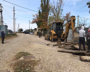 В Чадыр-Лунге обустраивают брусчаткой еще один участок дороги и тротуар