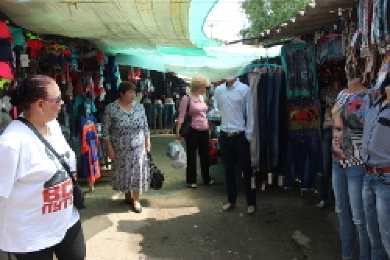 На муниципальном рынке началось строительство магазинов