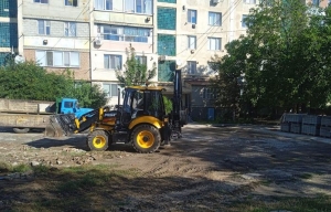 Жители улицы Карла Маркса, 17, благоустраивают двор