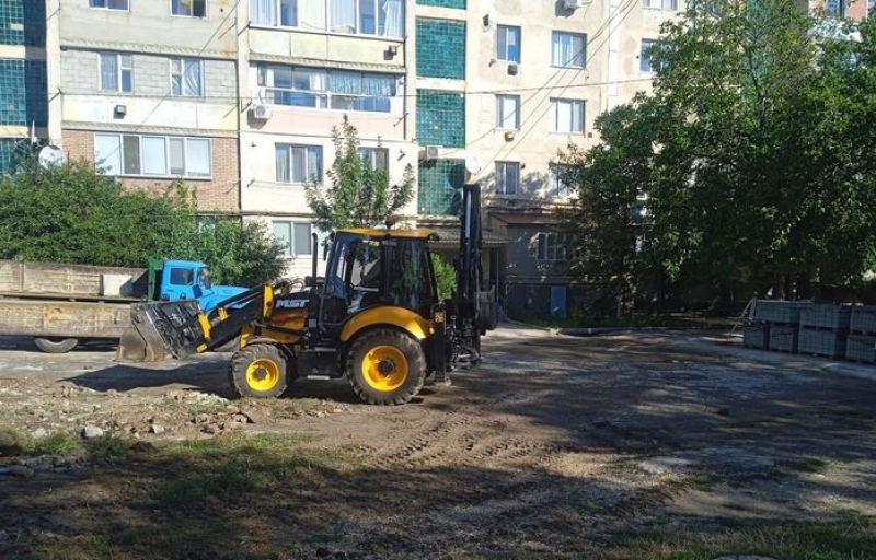 Жители улицы Карла Маркса, 17, благоустраивают двор