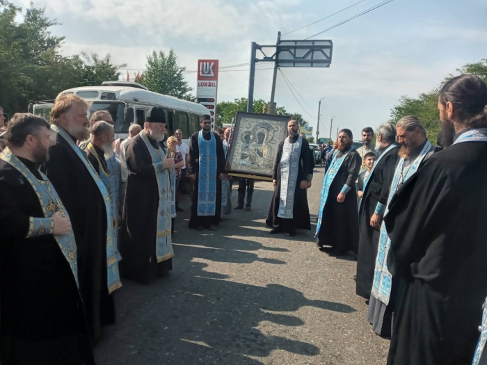В Чадыр-Лунгский монастырь доставили икону Божией Матери &laquo;Троеручица&raquo;