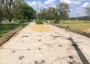 В Чадыр-Лунге благоустраиваются парк и территория примарии