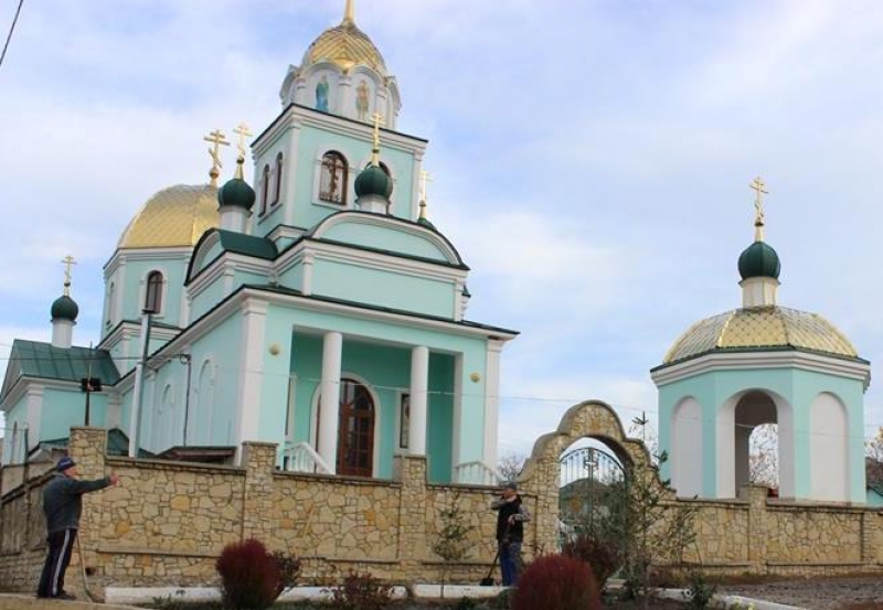 Протоиерей С. Великсаров:  "Будем же возносить в наших домах горячую молитву к Богу!"