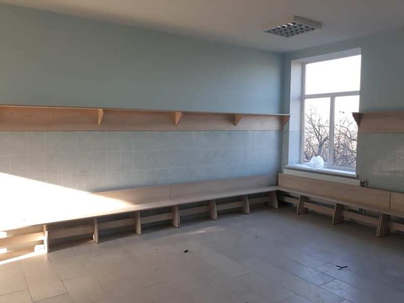 В муниципальной спортшколе устанавливают мебель