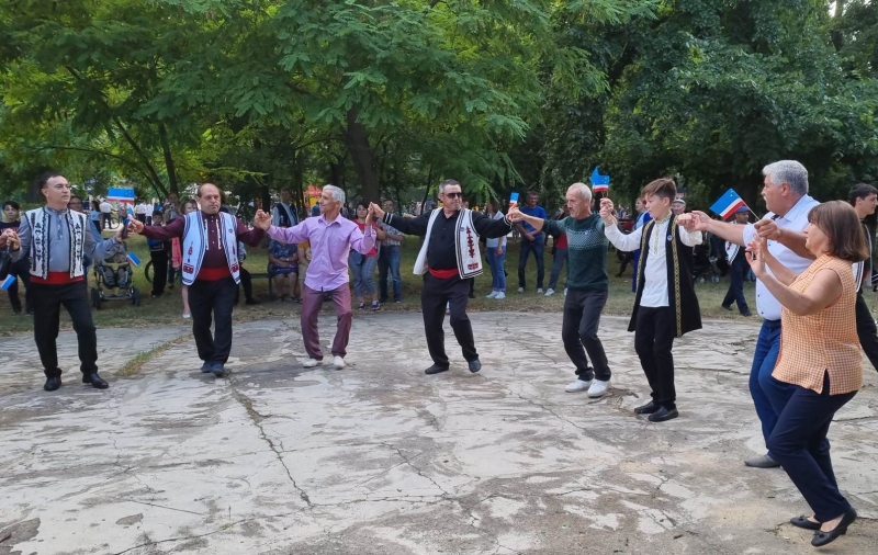 Фестиваль &laquo;Gagauz t&uuml;rk&uuml;s&uuml;-2021&raquo;: песни, танцы, салют (ФОТО)