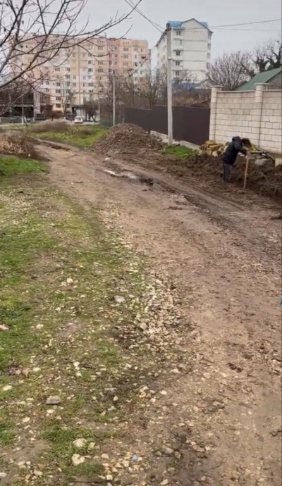 Ведется строительство дороги по пер. Сыртмача и тротуара до ул. Ленина