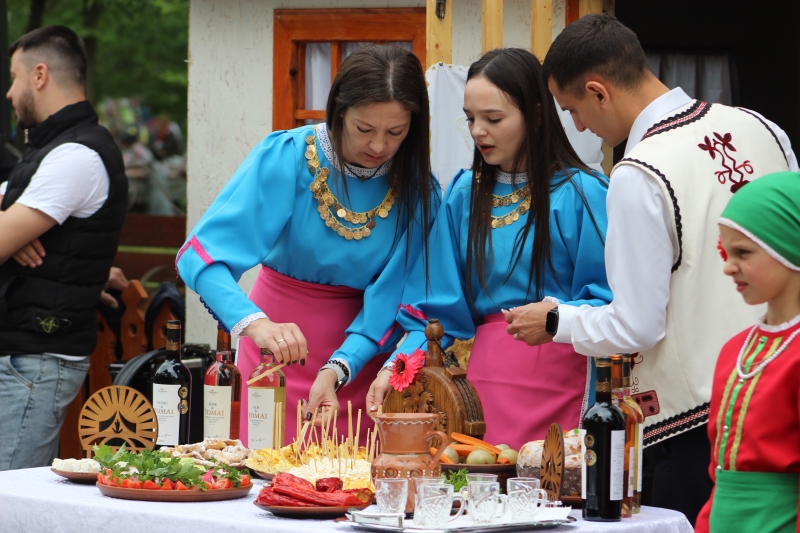 Хедерлез в Чадыр-Лунге: национальные подворья и кухня, вкуснейшее вино и танцы