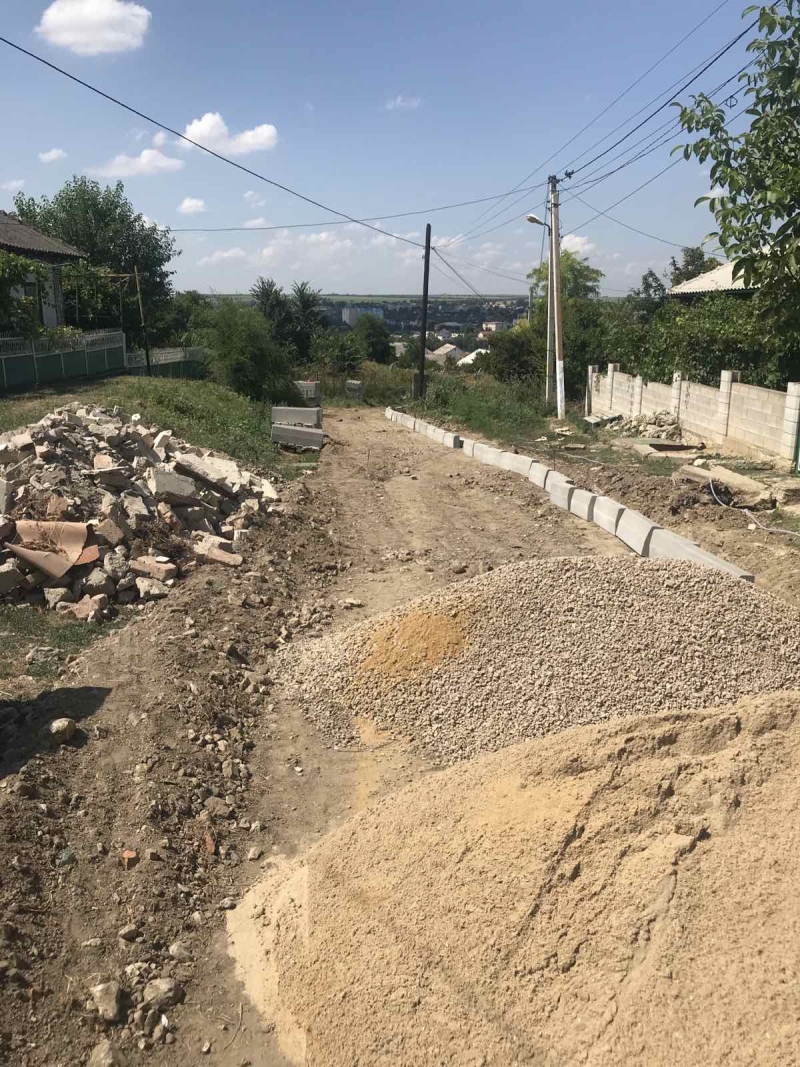 В муниципии Чадыр-Лунга продолжается ремонт местных дорог