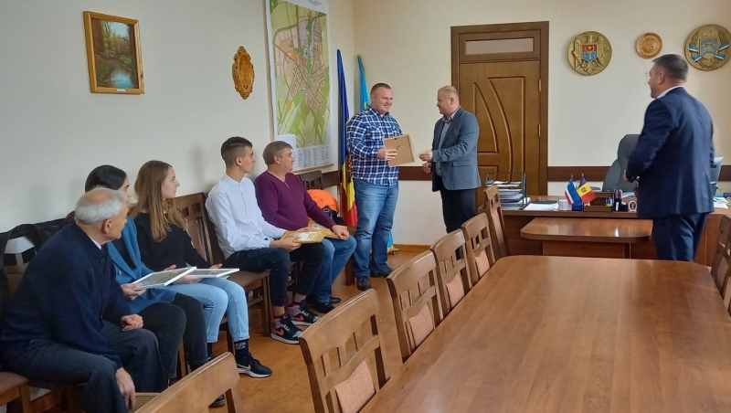 Анатолий Топал поздравил баскетболистов ДЮСШ-2 с победой