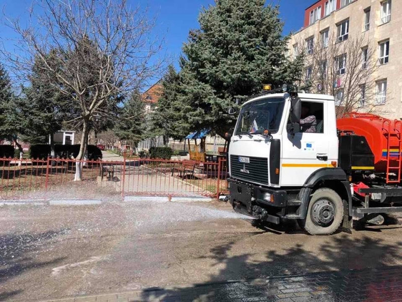 В Чадыр-Лунге дезинфицируют общественные места и главные улицы