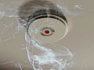 В домах многодетных и малоимущих семей установили противопожарные датчики