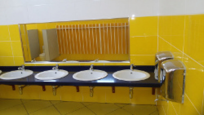 В детском саду №8 продолжается реконструкция санузлов