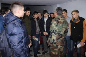 Учащиеся проходят медосмотр для постановки на воинский учет