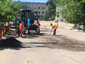 На нескольких улицах муниципия идет ямочный ремонт