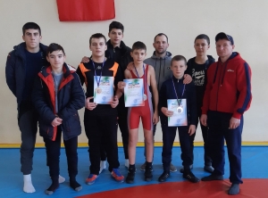 Юные борцы вернулись с медалями