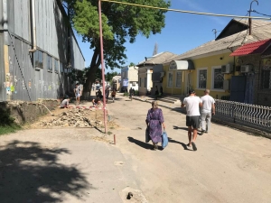 Начался ремонт дороги, ведущей к рынку