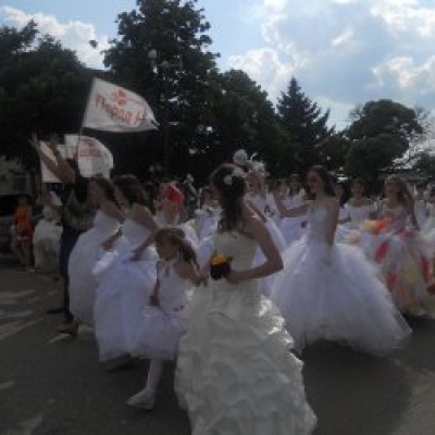 День города: Чадыр-Лунгский парад невест - ответ кишиневскому гей параду!