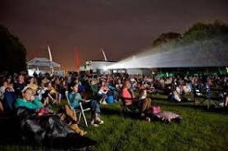 &laquo;Брюс всемогущий&raquo; под открытым небом