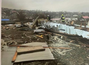 Сильный ветер повредил крышу многоквартирного дома – на восстановление необходимо более 300 тыс. леев