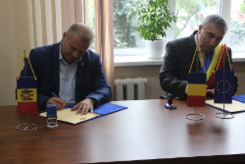 Глава Чадыр-Лунги и вице-примара г. Тыргу-Окна (Румыния) заключили соглашение о сотрудничестве