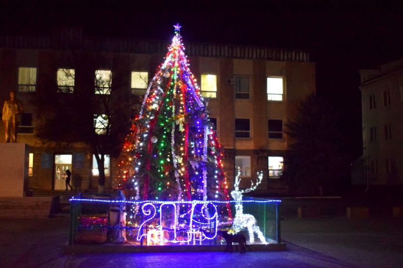 Примэрия Чадыр-Лунги приглашает жителей и гостей муниципия на открытие новогодней ёлки