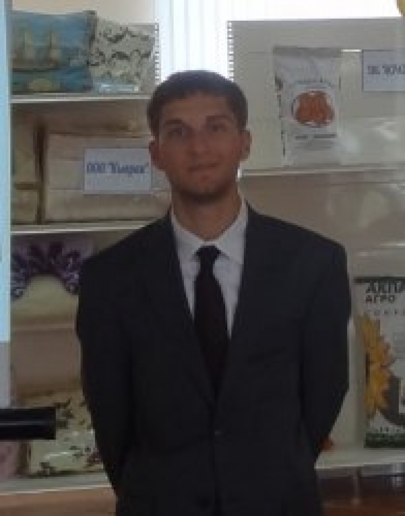 Волонтер из США помогает резидентам Бизнес - Инкубатора