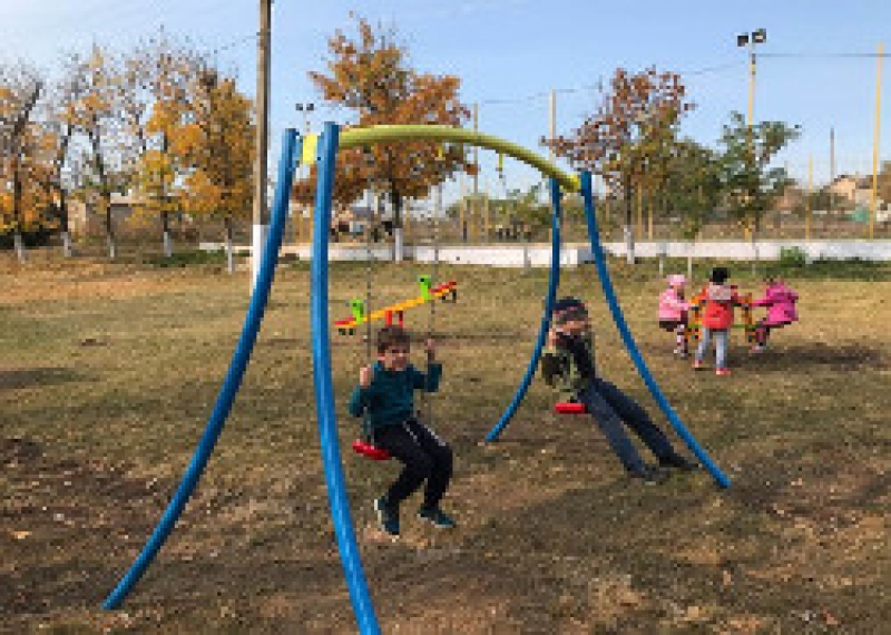 В Чадыр-Лунге установили две игровые площадки