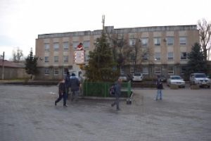 В Чадыр-Лунге устанавливают праздничную иллюминацию