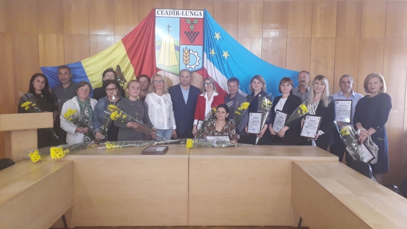 Местные власти Чадыр-Лунги поздравили учителей с профессиональным праздником