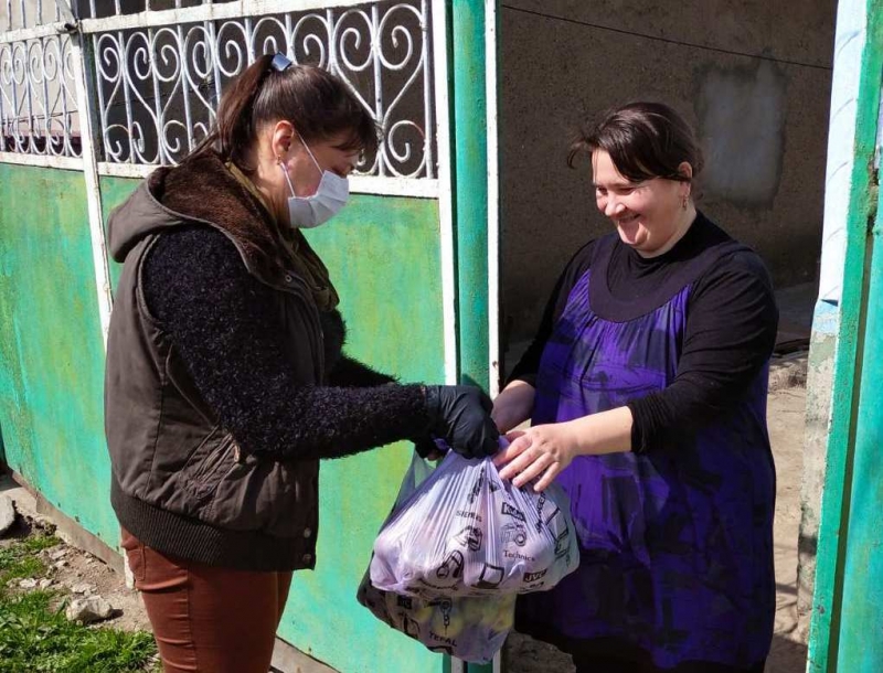 Пенсионеры и малоимущие жители Чадыр-Лунги получили продуктовые пакеты