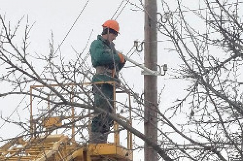 В течение двух месяцев планируется заменить около ста ламп уличного освещения