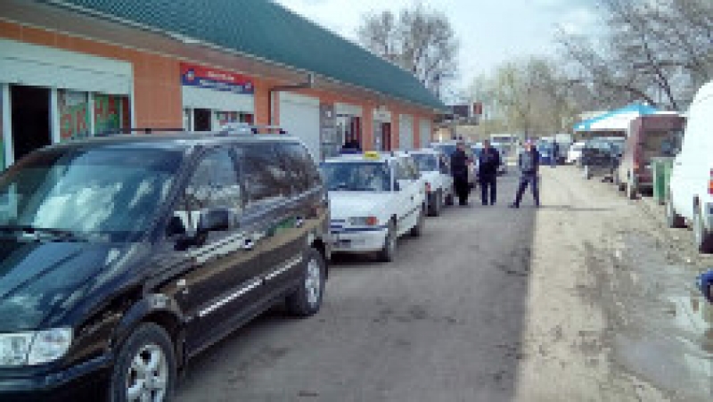 Таксисты и владельцы магазинов отстаивают свои права