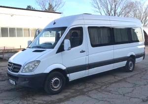 Местные власти приобрели автобус для спортшколы и ДК