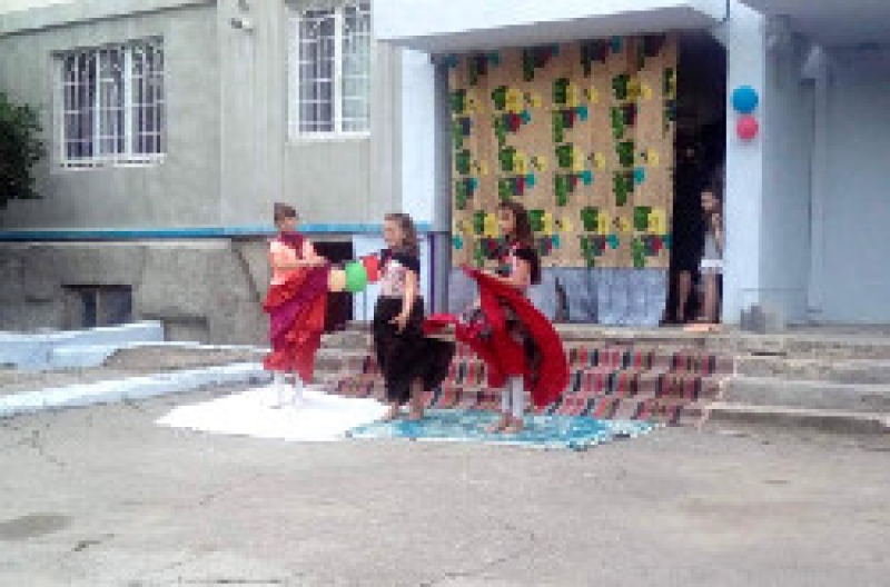 Дворовой концерт устроили дети улицы Чкалова