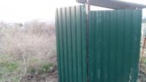 На городских кладбищах установили туалеты