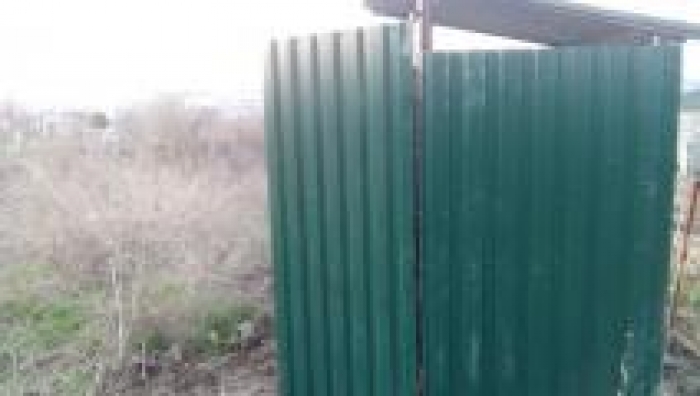 На городских кладбищах установили туалеты