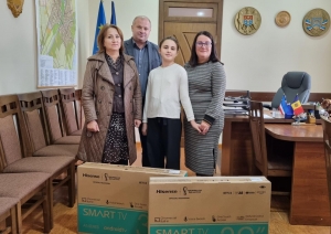 Победители праздничной лотереи получили от примарии телевизоры