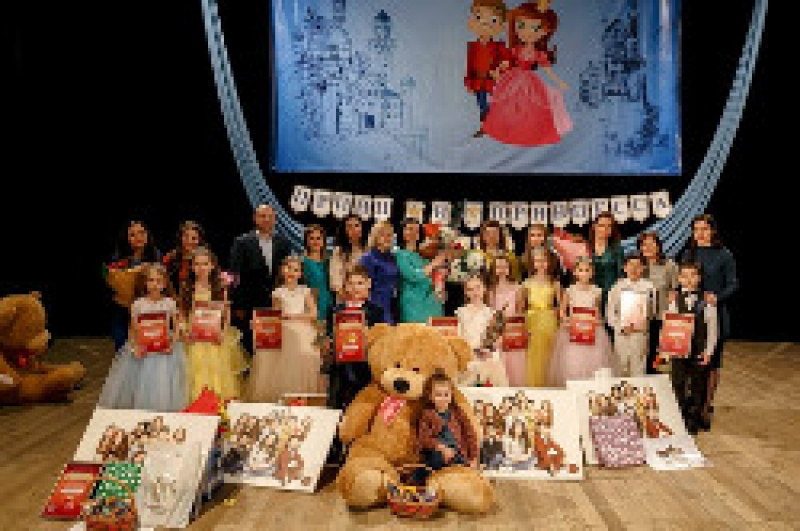 Сказочный конкурс "Принц и принцесса" прошел в Чадыр-Лунге