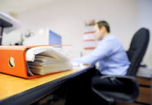 Госслужащие смогут рассчитывать на ежемесячную надбавку к зарплате