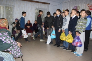 1 октября пожилые люди Дома престарелых принимали поздравления и подарки