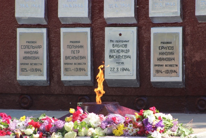 Возложить цветы к мемориалам славы 9 мая можно будет при соблюдении определенных условий