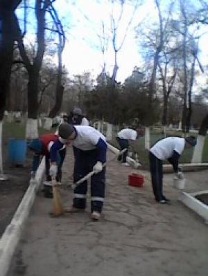 Идут работы по санитарной очистке и озеленению города