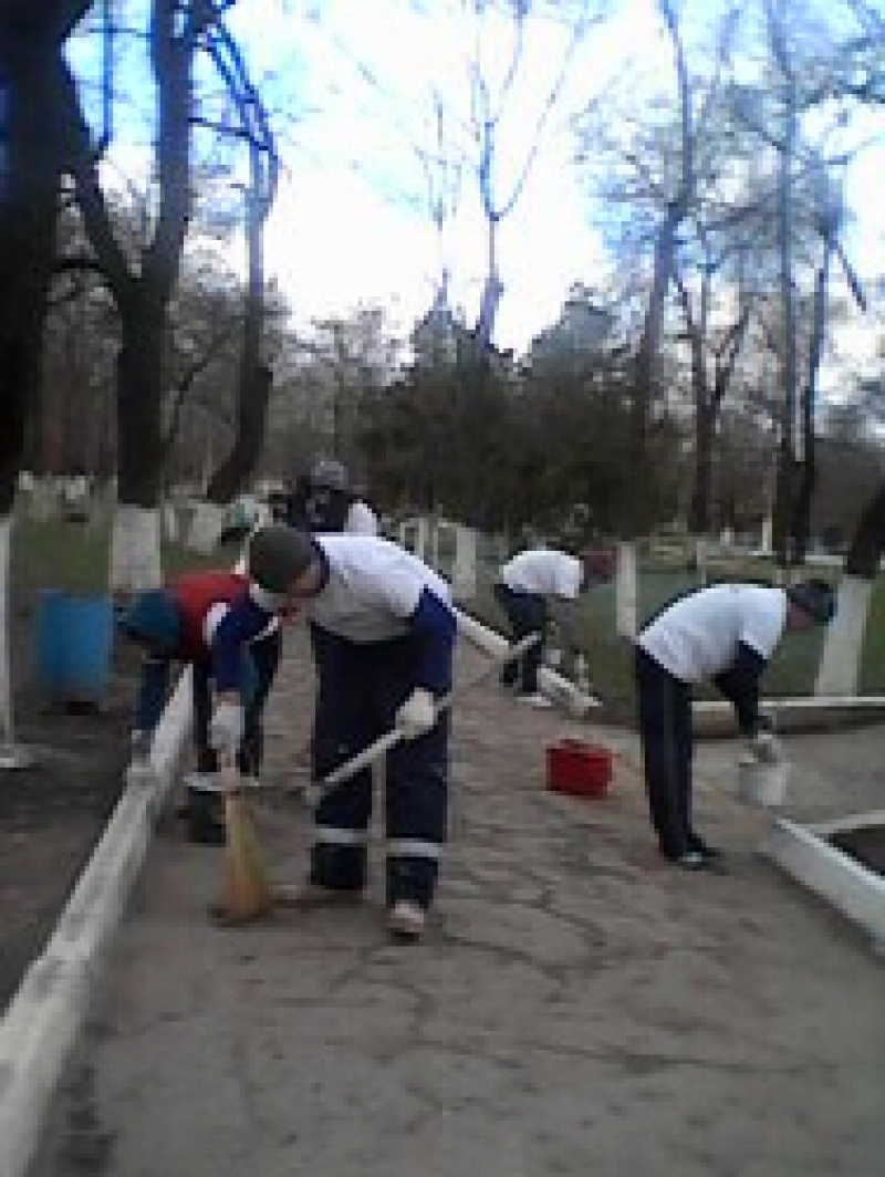 Идут работы по санитарной очистке и озеленению города