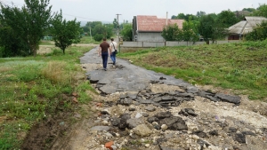 В Чадыр-Лунге из-за ливневых дождей размыло дороги