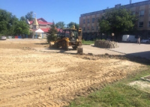 Центральная площадь благоустраивается