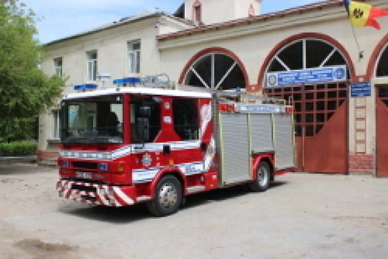 Чадыр-Лунга получила пожарную машину в дар от спасателей Великобритании